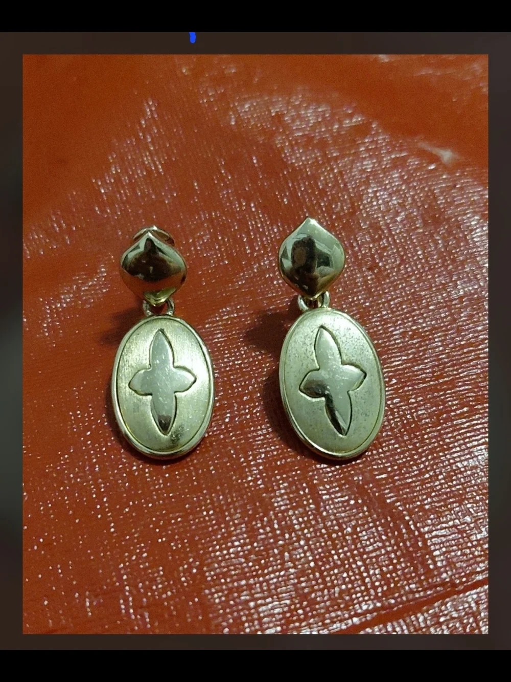 Vintage Disney Gold-Tone Brushed Oval Clover Clip-On Earrings Retro 90s